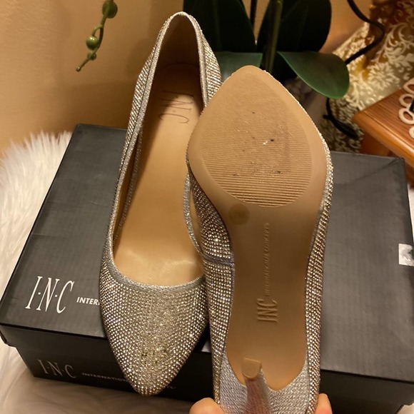 INC International Concepts Zitah Pumps Silver Crystal 7M - Picture 6 of 12